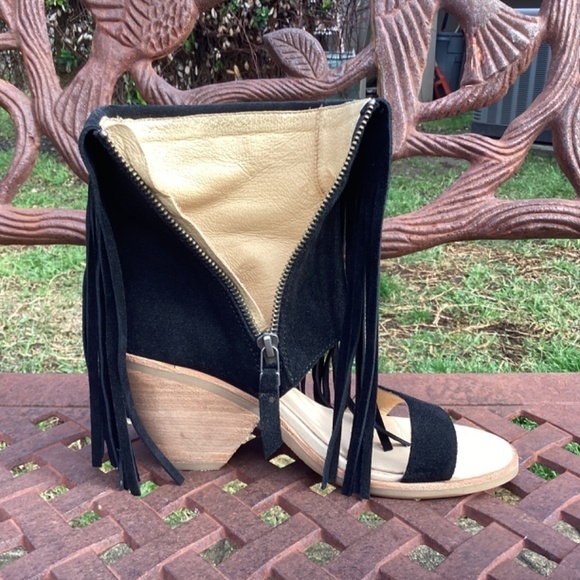 💋Koolaburra Boho Black Suede Leather Block Heel Open Toe Fringed Sandal - Picture 7 of 10